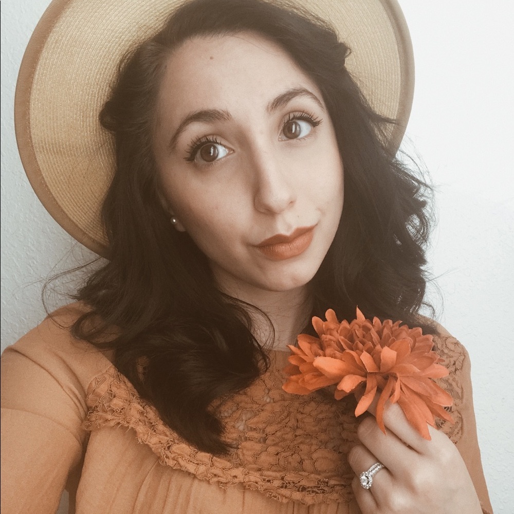 MEET YOUR POSHER. 🌼